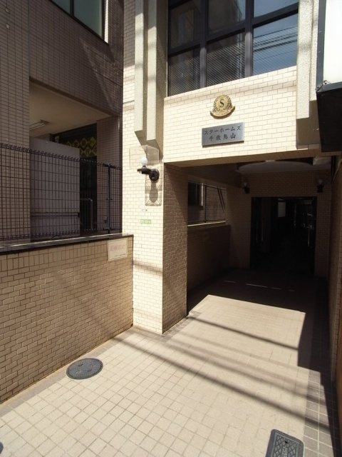 スターホームズ千歳烏山のエントランス