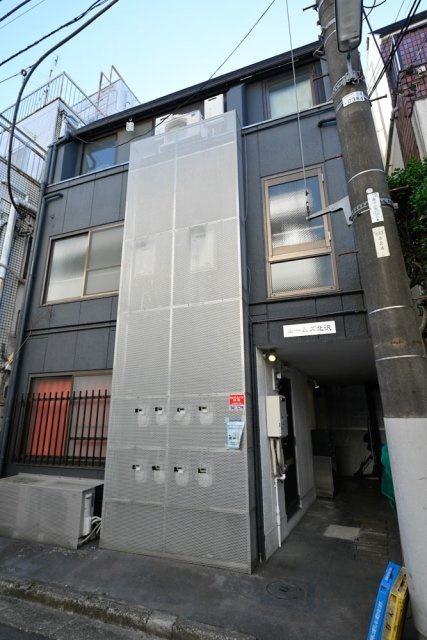 ルームズ北沢の外観