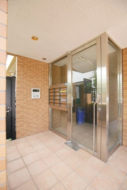 グレイスコート幡ヶ谷のエントランス