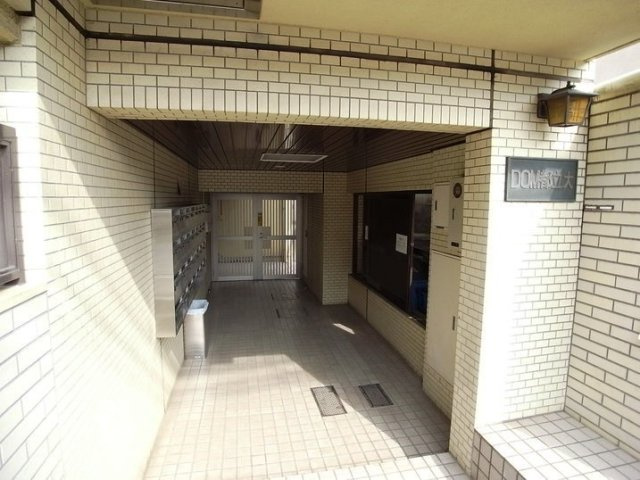 ドム都立大のエントランス