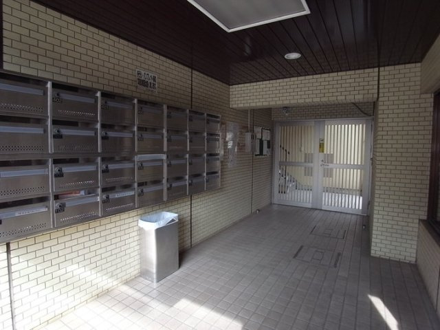 ドム都立大のエントランス