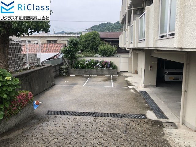 甲南セゾン兵庫の駐車場
