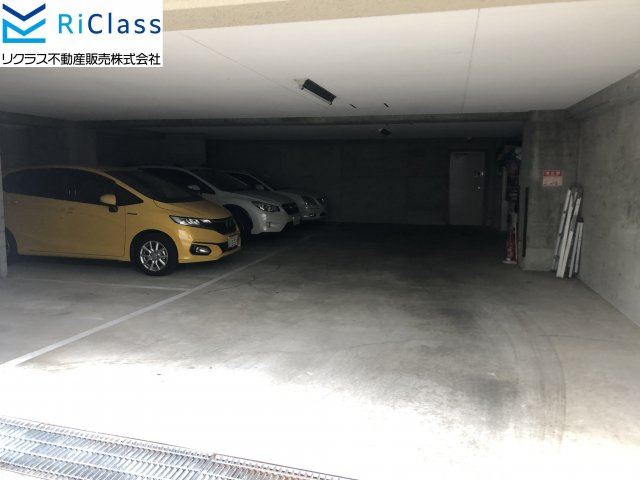 甲南セゾン兵庫の駐車場