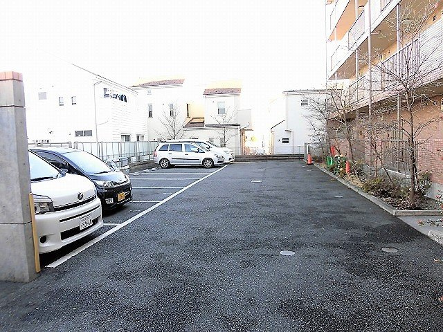 ヴィラクレールの駐車場