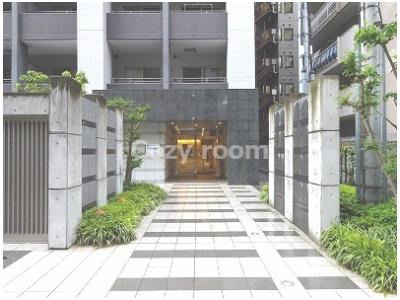 【エントランス】 | プラウドフラット新大阪 | 落ち着いた立派な印象のエントランスです