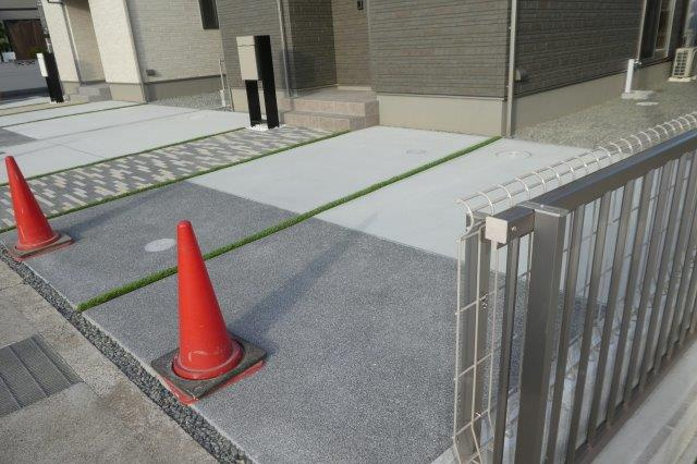 カーサ・ミモザの駐車場