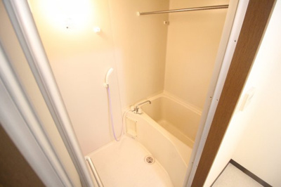 【浴室】 | サンライトあべの5 | 清潔感のあるお風呂です。