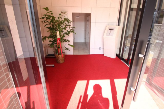 サンキャドマス近鉄長瀬駅前のエントランス