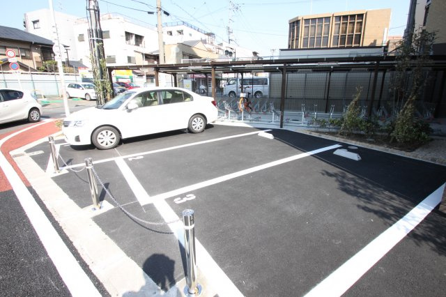 サンキャドマス近鉄長瀬駅前の駐車場