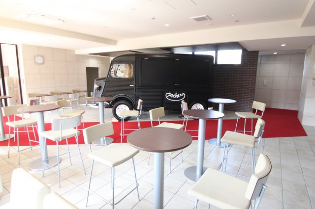 サンキャドマス近鉄長瀬駅前のエントランス