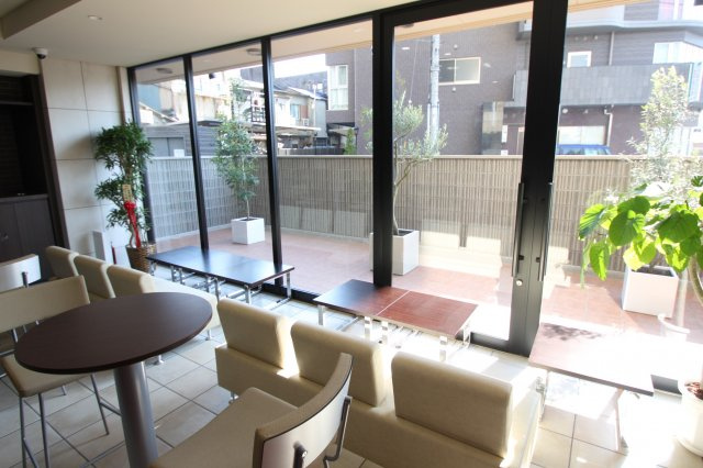 サンキャドマス近鉄長瀬駅前のエントランス