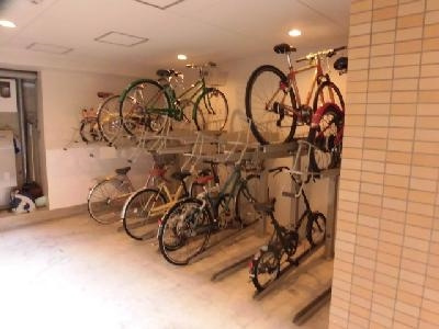 ウエスティ烏丸の駐車場|駐輪場