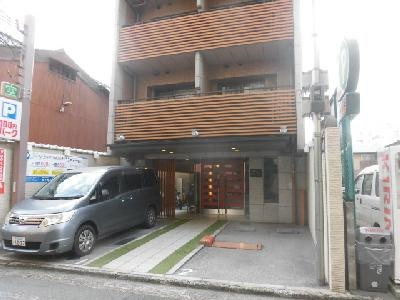ウエスティ烏丸の外観