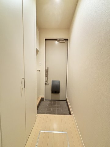 グランドール新開の玄関