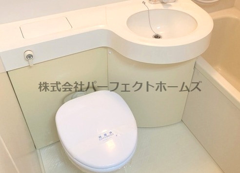 大東御殿山ビルのトイレ|落ち着いた色調のトイレです