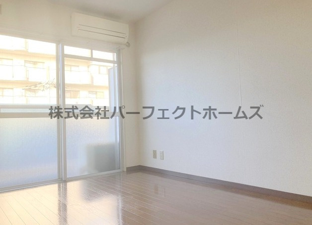 大東御殿山ビルの居間・リビング|こちらのリビングで趣味の時間をお楽しみください