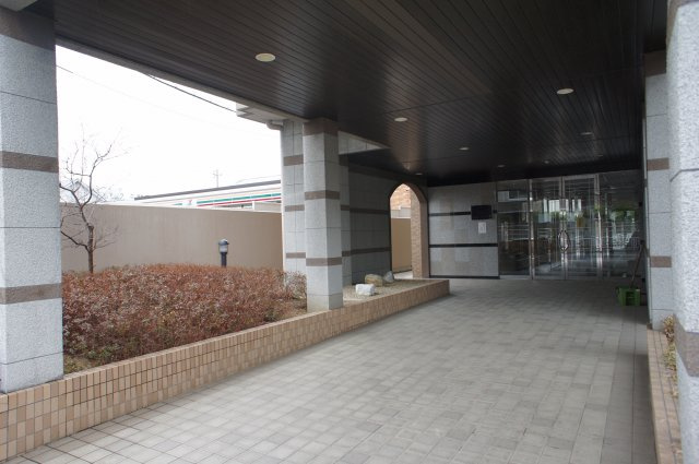 プレステージ西明石Ⅶのエントランス