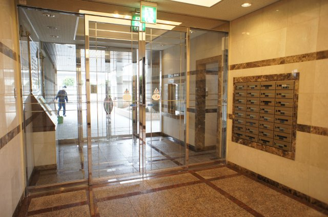 プレステージ西明石Ⅶのエントランス