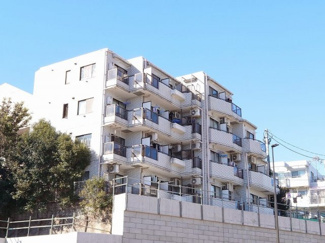 【外観】 | 南向きに面した明るいマンション。