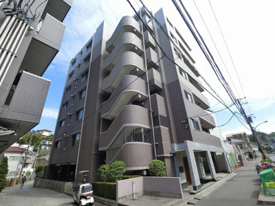 【外観】 | ランドヒルズ弘明寺 | 総戸数１９戸、平成１３年３月築、管理人は日勤勤務につき管理体制良好です♪