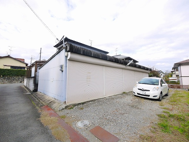 滝川シャッター付きガレージ（永慶寺町）の外観