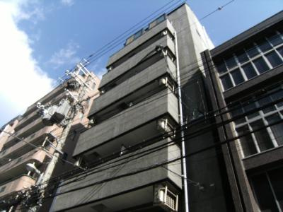 クレーデル四条の外観
