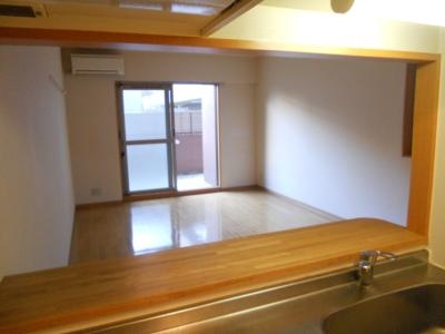 サンロイヤル三条の内装|キッチンから～