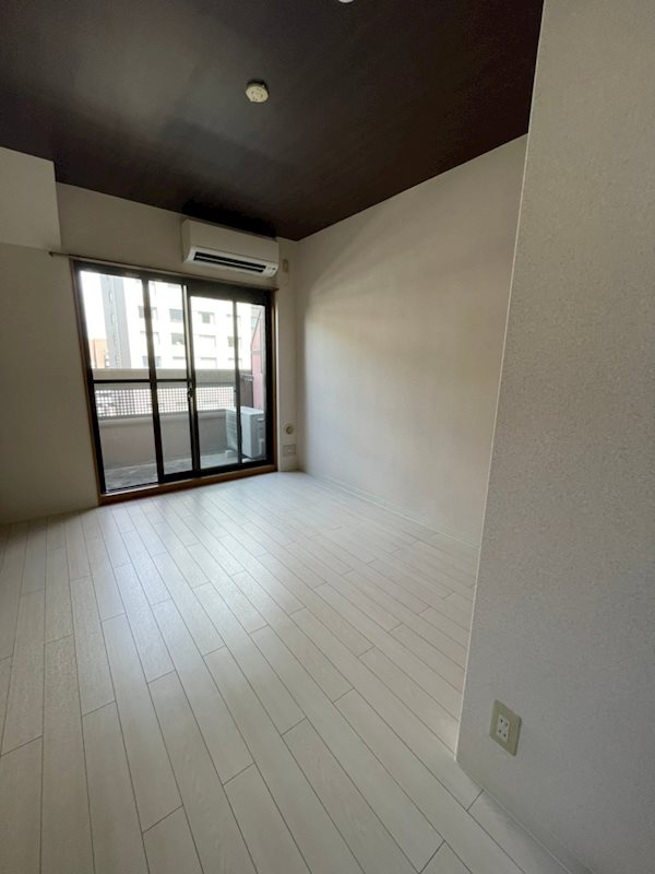 SHICATA　SIX　BLDG（シカタシスビルディング）の居間・リビング