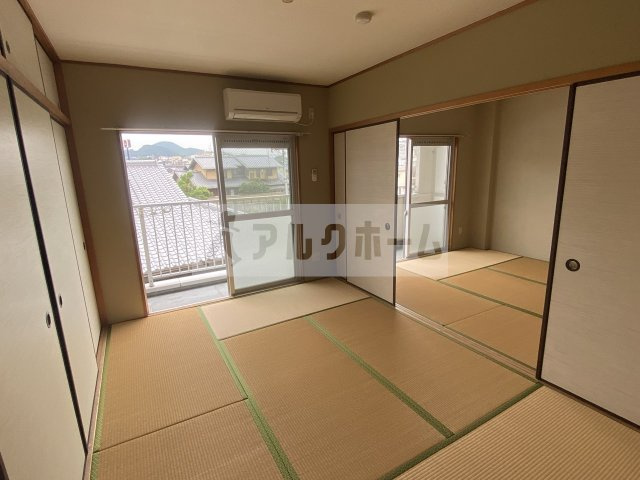 八幸ハイツの和室