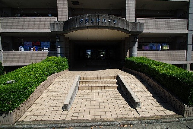  グランドハイツのエントランス|毎日通るエントランスはこのようになっています