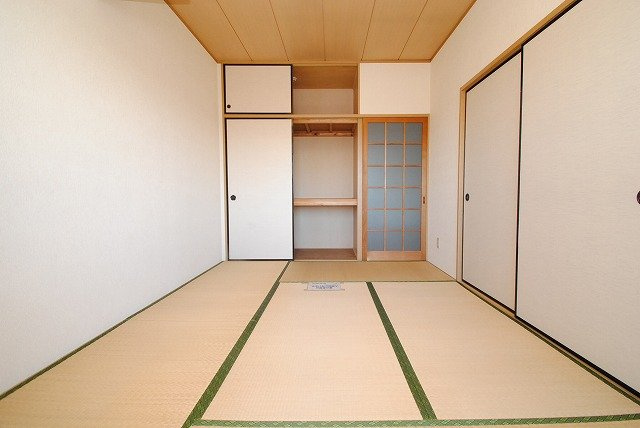  グランドハイツの和室|落ち着いた雰囲気の和室付きです