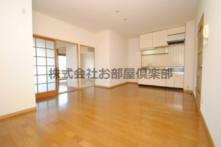  グランドハイツの居間・リビング|使いやすい居間です