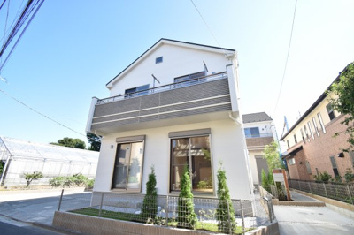 【外観パース】 | 調布市東つつじヶ丘3丁目　2号棟 | 太陽の恩恵を存分に受けられる邸宅。住まうご家族の心地よさを最優先した意匠をご体感下さい。