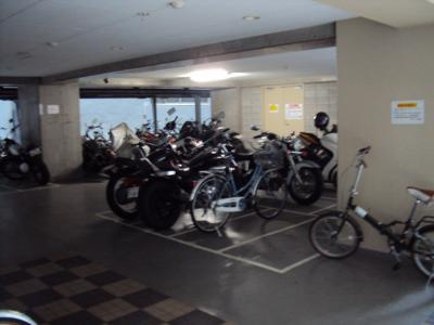 ハウスセゾン四条通の駐車場|駐輪場