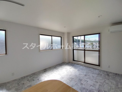 【居間・リビング】 | ニューバリア忠興 | 居間です