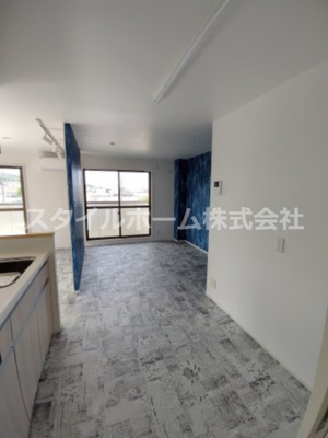 【居間・リビング】 | ニューバリア忠興 | こちらの居間で趣味の時間をお楽しみください