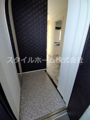 【玄関】 | ニューバリア忠興 | 収納もある玄関です