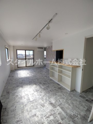 【居間・リビング】 | ニューバリア忠興 | 居間です