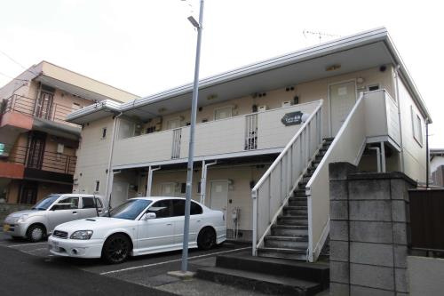 ハイツ創英の外観