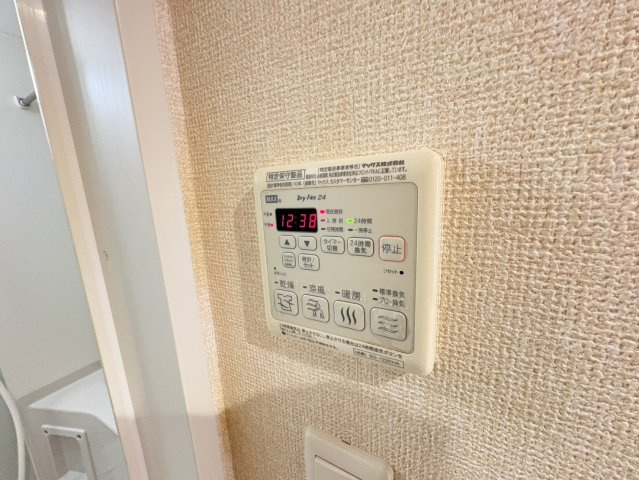 ＡＫレジデンス本八幡の玄関