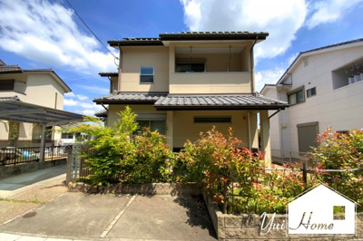 【外観】 | 伏見区醍醐一言寺裏町　中古戸建 | 両面道路（南・北側）で前道幅員6ｍ　間口は13.8mと開放的なポジション！駐車2台が可能ですので奥様もお車も持てます（カーポート付き）
