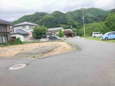 【前面道路含む現地写真】 | 利根郡みなかみ町川上売地 | 東南側道路
