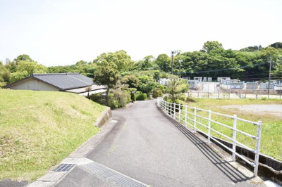 【前面道路含む現地写真】 | 平川町　売土地