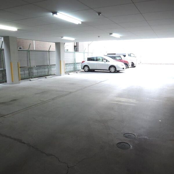 ピオニー久宝寺の駐車場