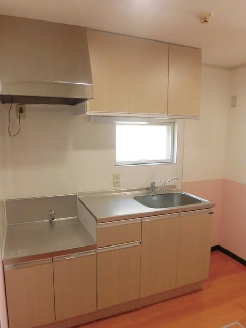 キッチンに換気窓があります！