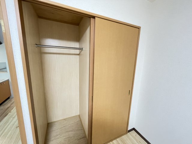 レジデンス落合Cの収納|ロングコートもかけられます