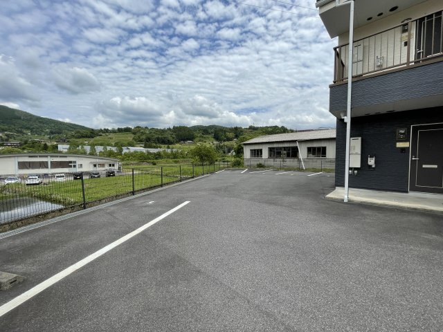 レジデンス落合Cの駐車場|敷地内駐車場