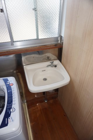 鈴木アパートの独立洗面台|鈴木荘　独立洗面台