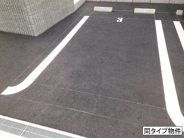 メゾンソレイユⅡの駐車場
