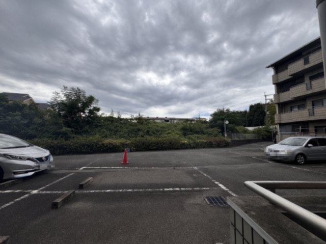 メロディタカノの駐車場